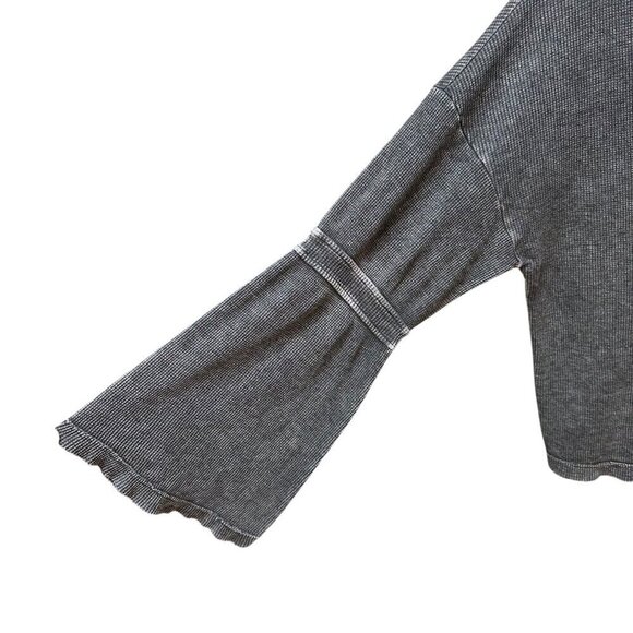 Magnolia South Top Flare Bell Sleeve Distressed Waffle Gray Womens Size Medium - Picture 2 of 5